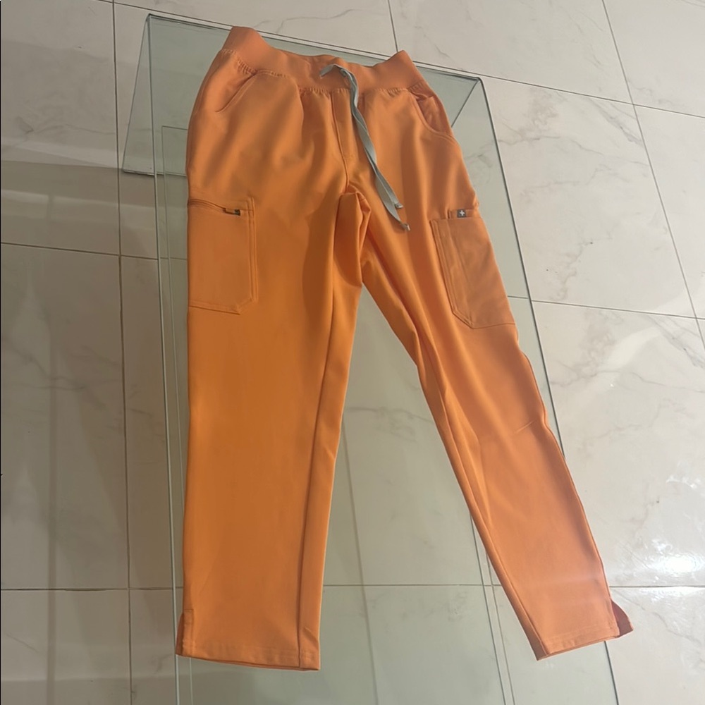 Cream orange figs scrubs bottom
